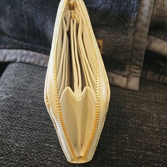 Michael Kors Signature Tone-On-Tone Logo Print - Picture 10 of 11